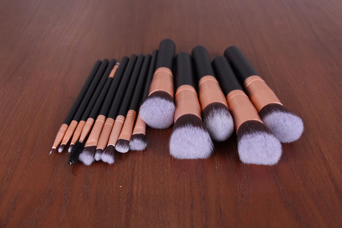 Set de 14 Brochas de Maquillaje con Mango de Madera